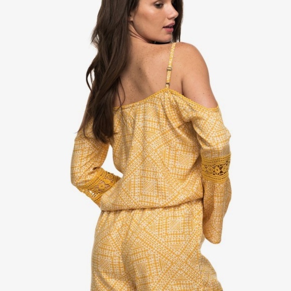 NWT✴️Roxy Island Joy Romper. Yellow/cream pattern.   Small - Picture 2 of 2
